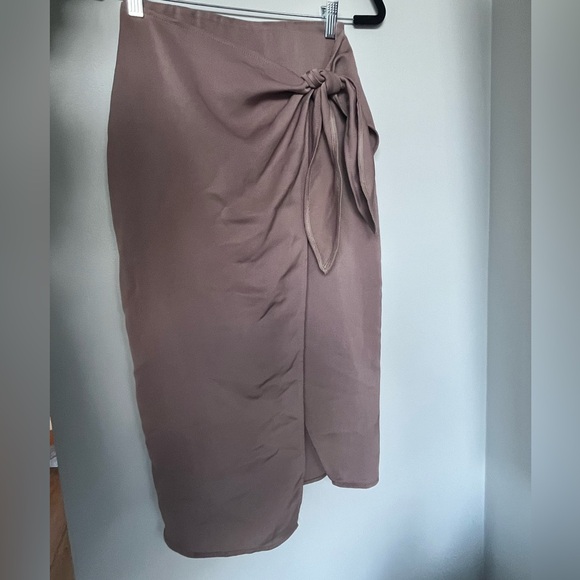 Aritzia Babaton Midi Wrap Skirt - Picture 1 of 3